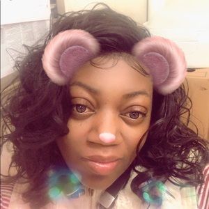 Meet your Posher, Lora